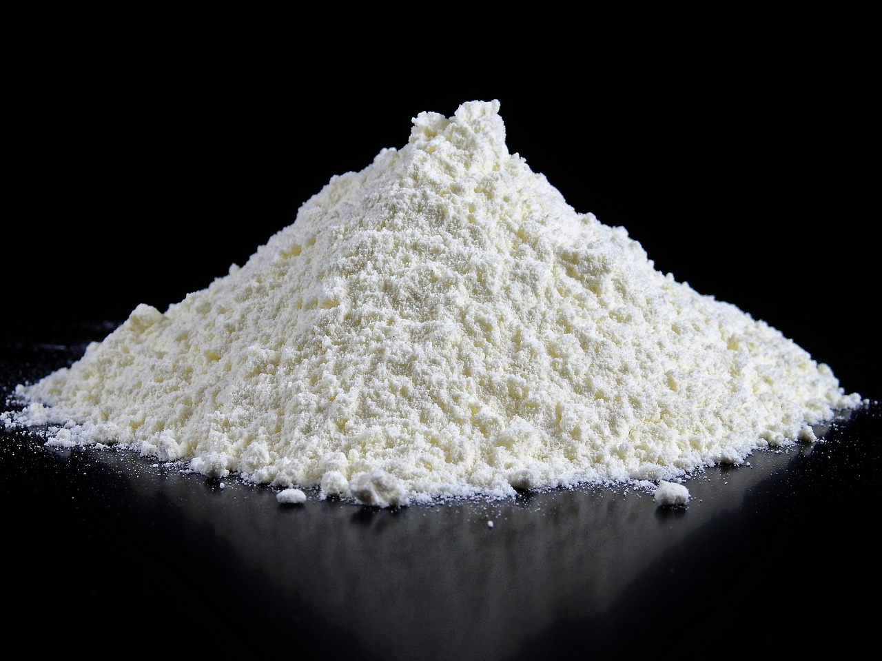 キャッサバ粉とタピオカ粉の違いは タピオカの原料と作り方を解説 調味料辞典